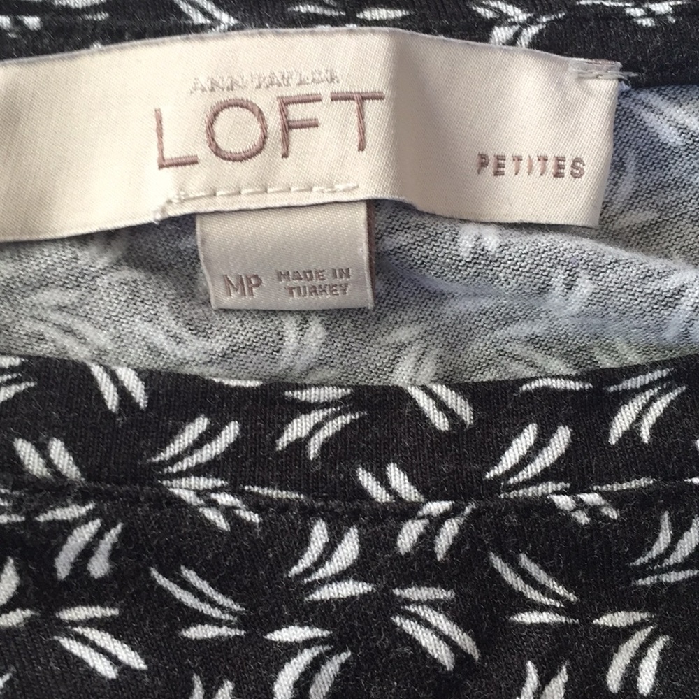 Ann Taylor LOFT geometric high low t shirt - Picture 3 of 8